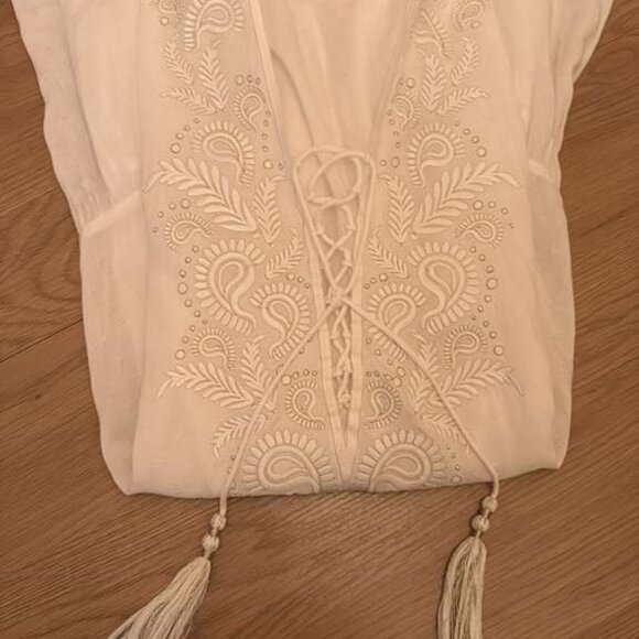 Lilly Pulitzer White Embroidered Lace-Up Ruffle Hem Caftan Cover-Up  L/XL - Picture 8 of 8